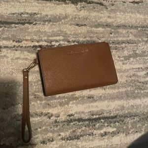 Small wristlet